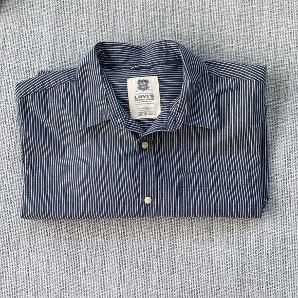 Levi’s‎ Pinstriped Men’s Grey and White Button Down - Picture 2 of 9